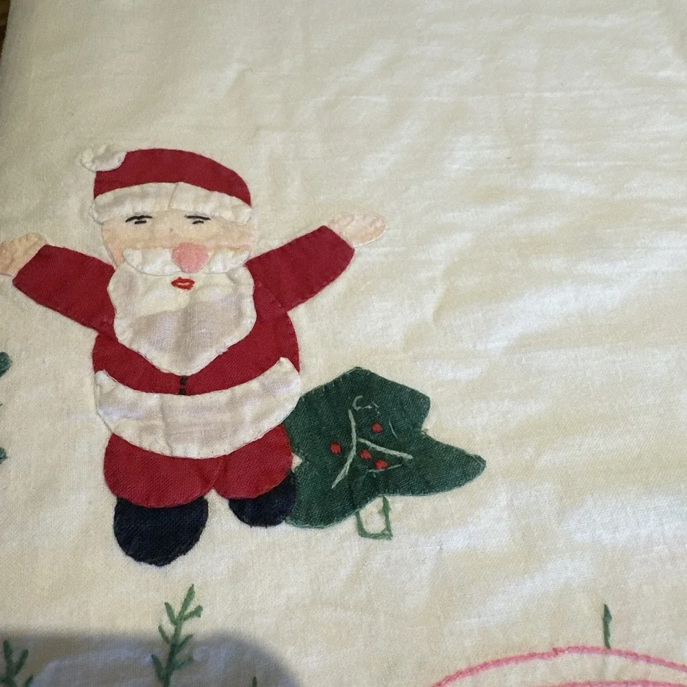 Vintage 1950's Christmas Appliqué‎ & Embroidered Santa TableCloth 112